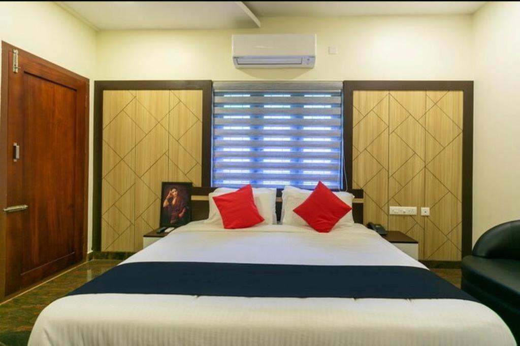 Thenmala Hormuz Inn Kolattupuzha Экстерьер фото